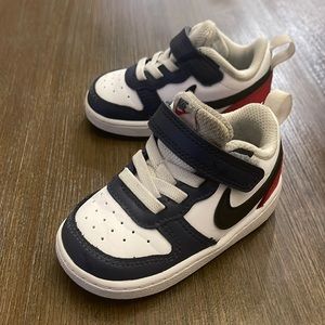 BABY NIKE Court Borough Low 2 SE
Baby/Toddler Shoes size 5C